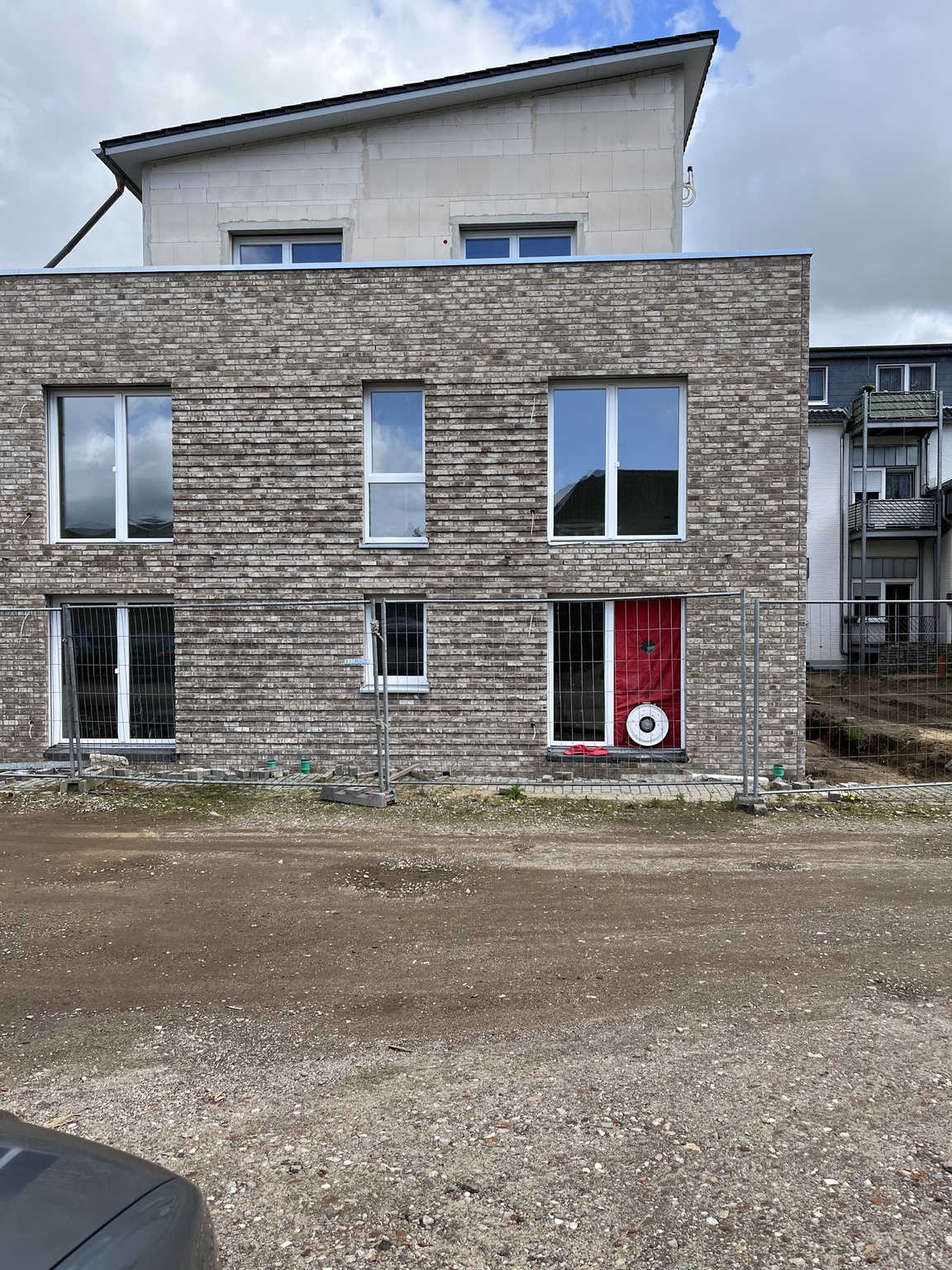 nass-blowerdoor-fenster-baustelle-aussenansicht